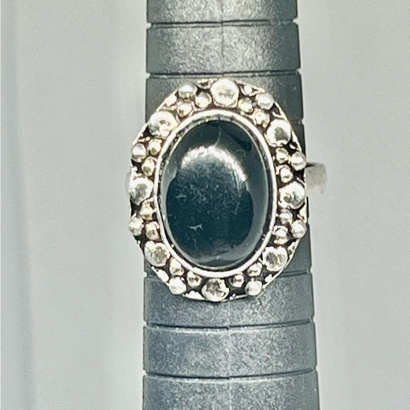Sterling Silver 925 ring with a Obsedian cabochon gemstone in the middle. - Picture 6 of 10